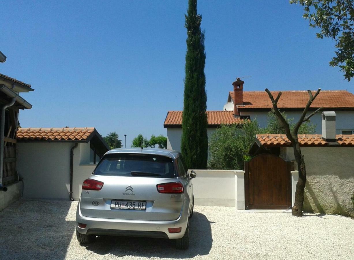 Apartments Dina Pula Exterior photo